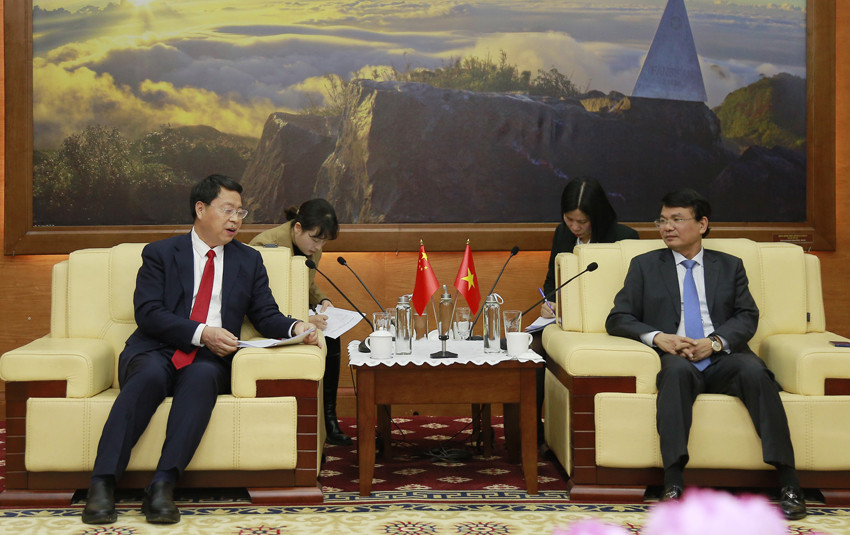 Bí thư Tỉnh ủy Đặng Xuân Phong tiếp xã giao lãnh đạo Đảng, chính quyền châu Hồng Hà và Tổng lãnh sự Việt Nam tại Côn Minh, Vân Nam (Trung Quốc) ảnh 3