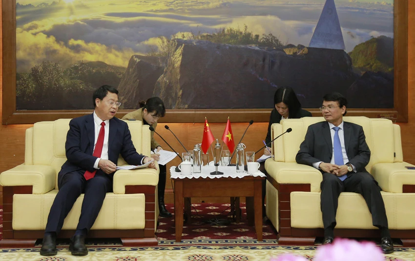 Bí thư Tỉnh ủy Đặng Xuân Phong tiếp xã giao lãnh đạo Đảng, chính quyền châu Hồng Hà và Tổng lãnh sự Việt Nam tại Côn Minh, Vân Nam (Trung Quốc) ảnh 3