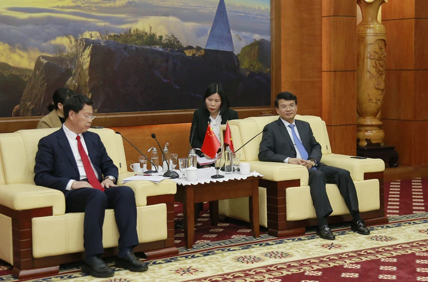 Bí thư Tỉnh ủy Đặng Xuân Phong tiếp xã giao lãnh đạo Đảng, chính quyền châu Hồng Hà và Tổng lãnh sự Việt Nam tại Côn Minh, Vân Nam (Trung Quốc) ảnh 2