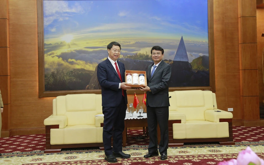 Bí thư Tỉnh ủy Đặng Xuân Phong tiếp xã giao lãnh đạo Đảng, chính quyền châu Hồng Hà và Tổng lãnh sự Việt Nam tại Côn Minh, Vân Nam (Trung Quốc) ảnh 5