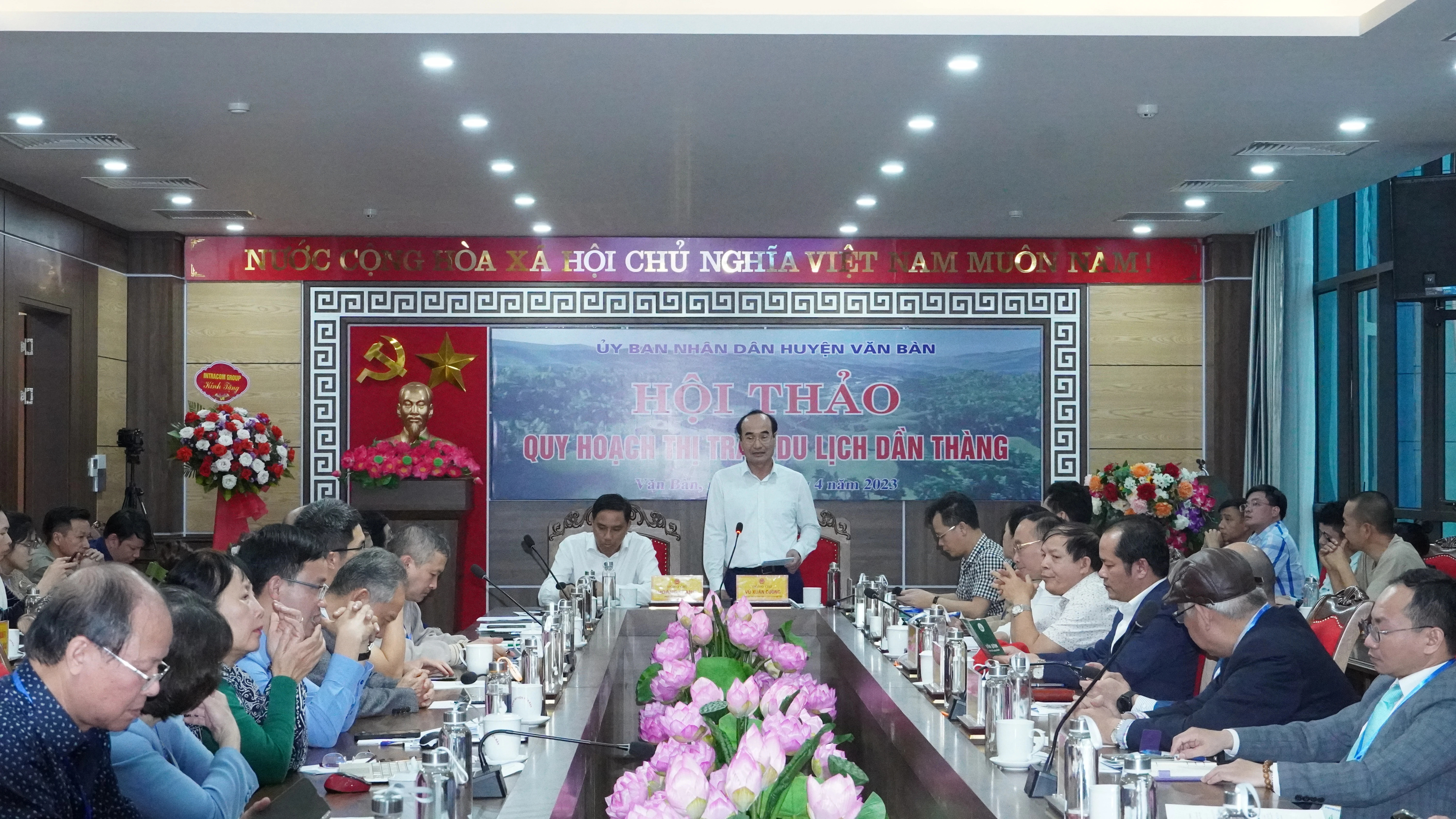 Đồng chí Vũ Xuân Cường, Phó Bí thư Thường trực Tỉnh ủy phát biểu tại hội thảo.