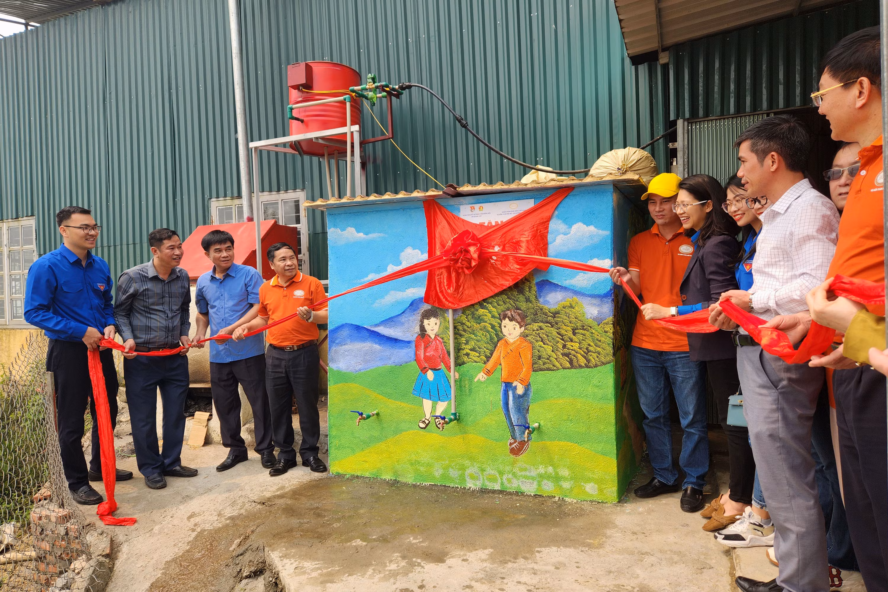 Bát Xát: Hơn 60 triệu đồng hỗ trợ an sinh xã hội xã biên giới ảnh 2