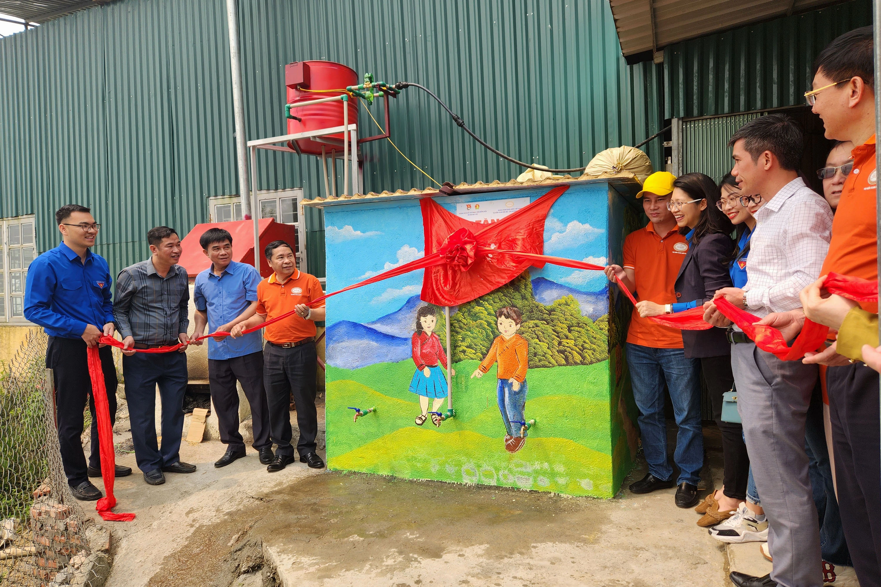 Bát Xát: Hơn 60 triệu đồng hỗ trợ an sinh xã hội xã biên giới ảnh 2