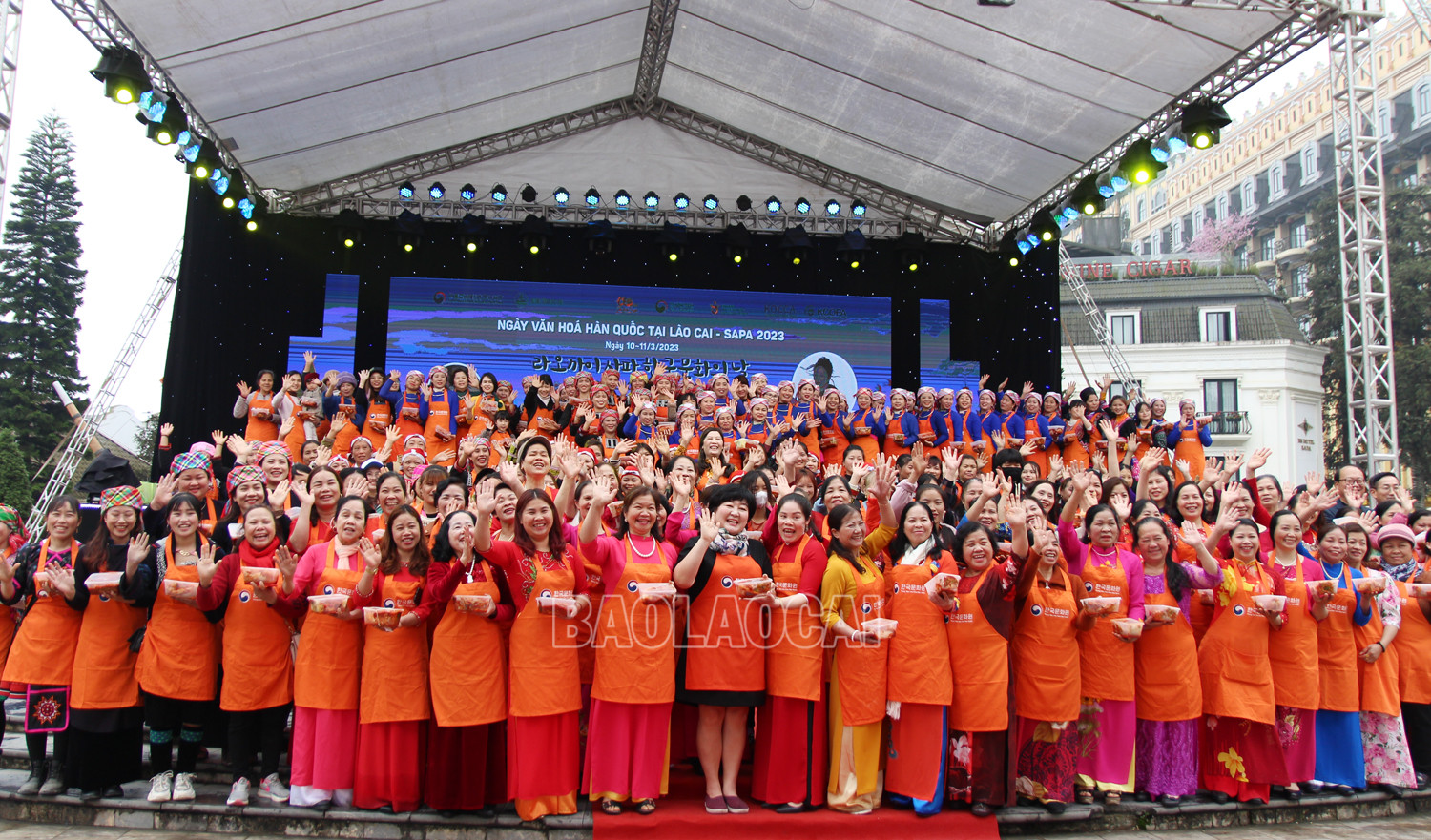 Hơn 200 người dân và du khách tham gia học làm món ăn quốc dân của Hàn Quốc tại Sa Pa ảnh 10 Hơn 200 người dân và du khách tham gia học làm món ăn quốc dân của Hàn Quốc tại Sa Pa ảnh 10