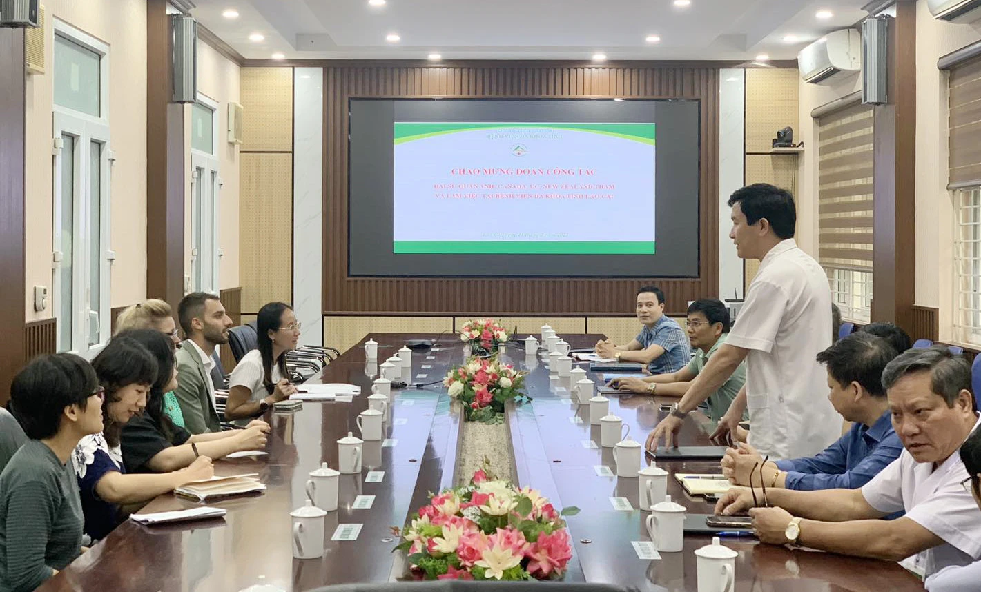 Quang cảnh buổi làm việc.