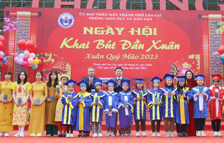 Sôi nổi ngày hội khai bút đầu xuân ảnh 9