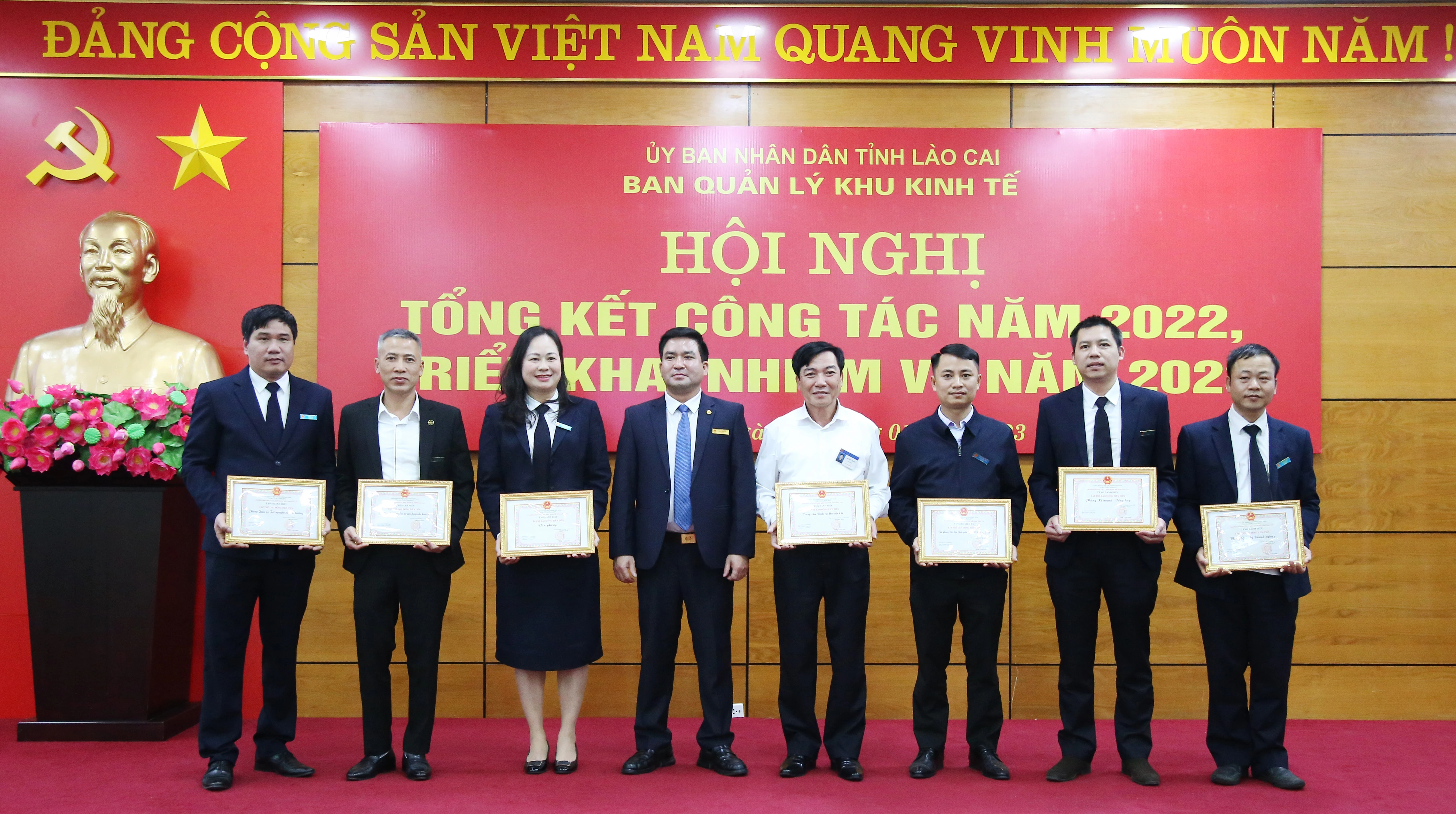 Trao Bằng khen của Bộ trưởng Bộ Kế hoạch và Đầu tư cho các tập thể, cá nhân. Trao danh hiệu "Chiến sỹ thi đua cấp tỉnh" và Bằng khen của Chủ tịch UBND tỉnh cho các tập thể, cá nhân. Trao Giấy khen của Ban Quản lý Khu kinh tế tỉnh Lào Cai cho 12 doanh nghiệp tiêu biểu. Trao tặng danh hiệu Tập thể Lao động tiên tiến.