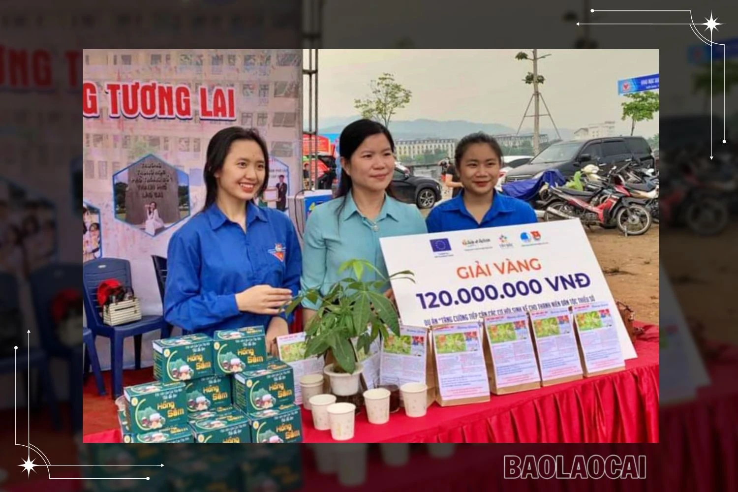 Dự án của Yến Nhi (bên trái ảnh) và người bạn đồng hành đạt giải Vàng tại Cuộc thi “Thách thức sáng kiến kinh doanh” năm 2021.