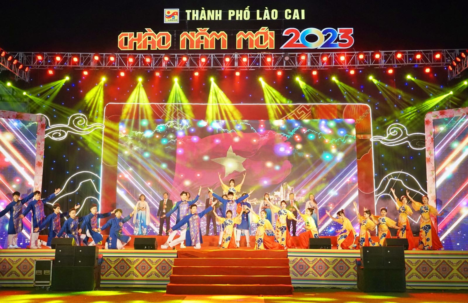 Thành phố Lào Cai tổ chức chương trình nghệ thuật Chào năm mới 2023 “Sắc Xuân thành phố biên cương” ảnh 3