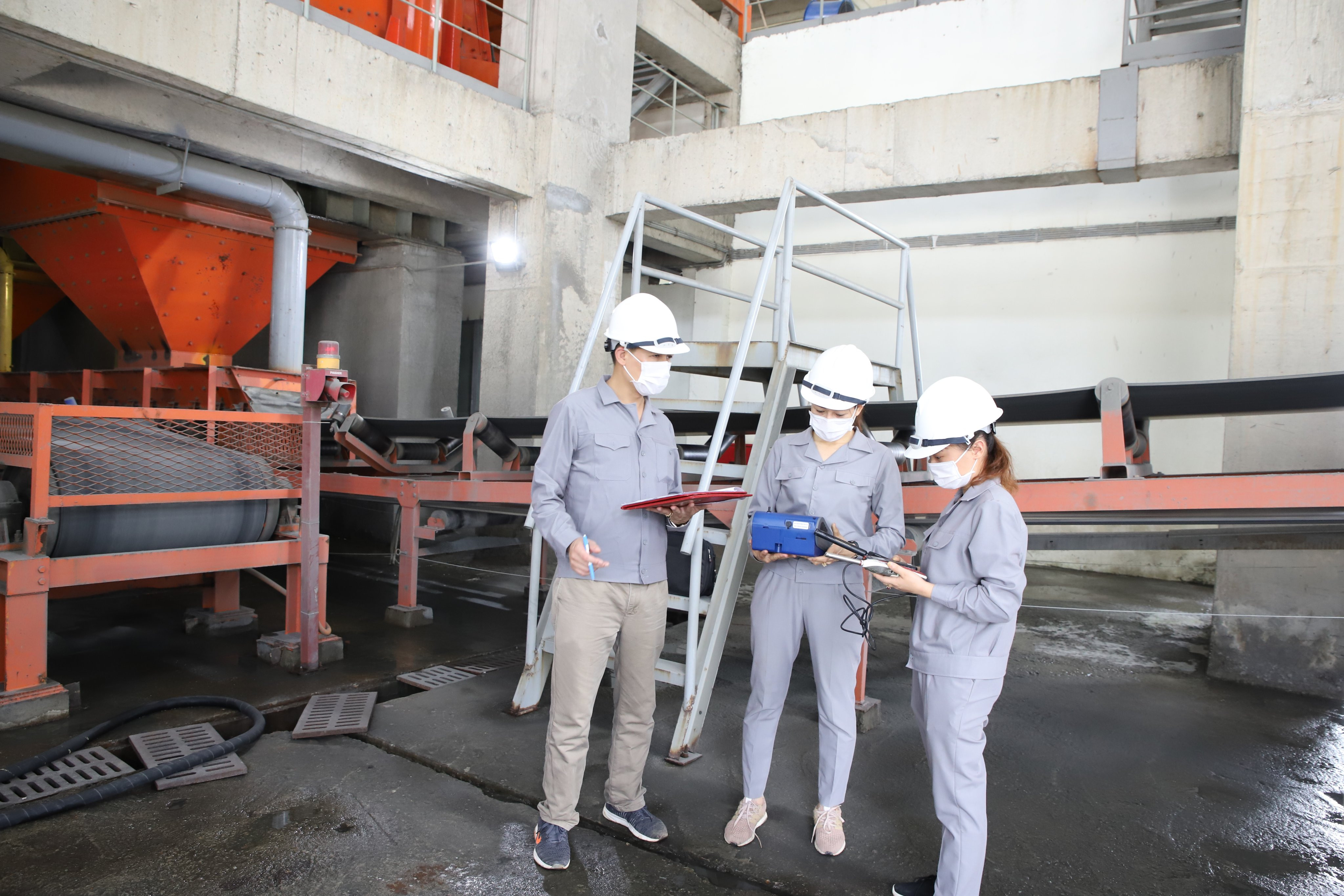 Quan trắc môi trường lao động tại các nhà máy, xí nghiệp trên địa bàn tỉnh.