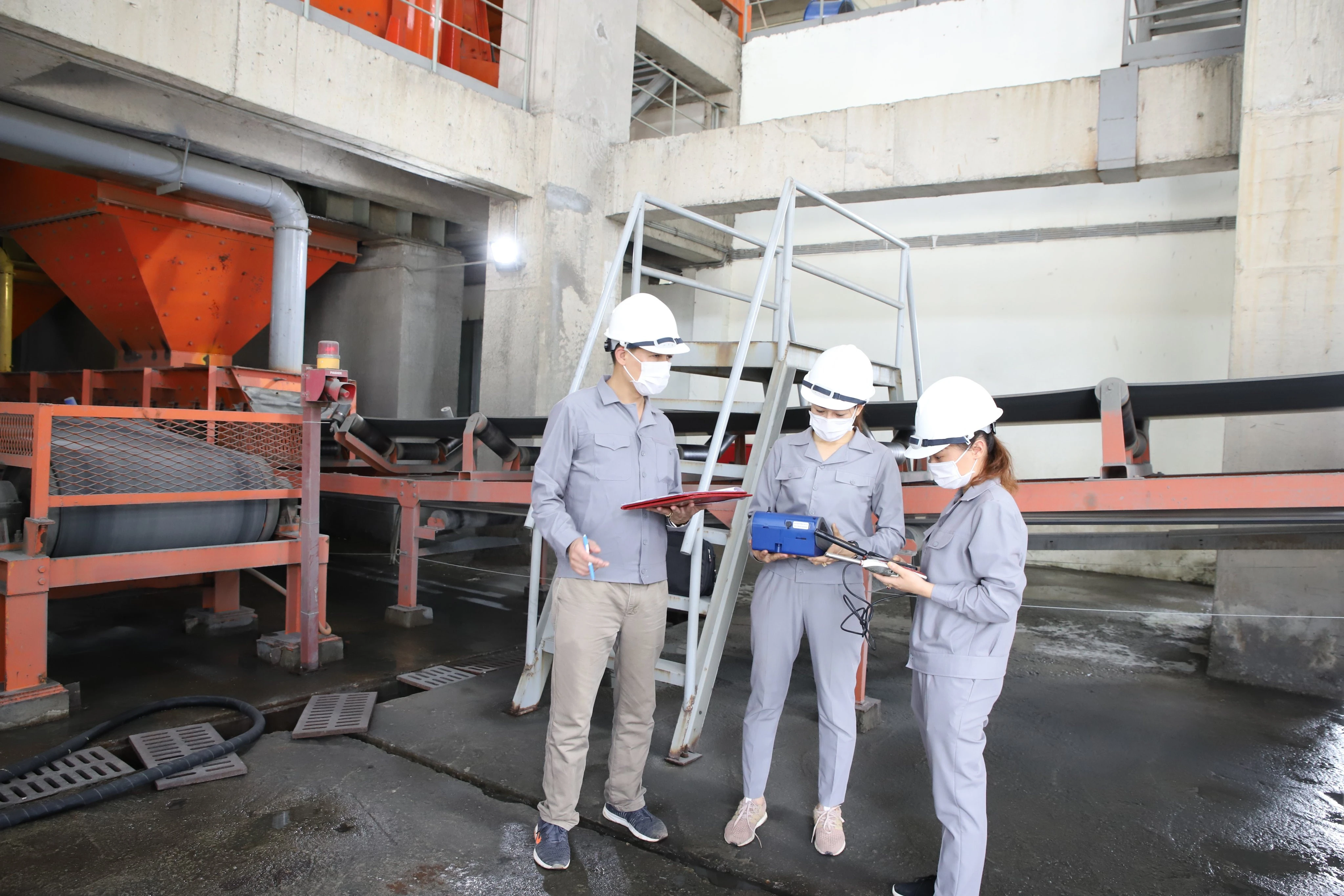 Quan trắc môi trường lao động tại các nhà máy, xí nghiệp trên địa bàn tỉnh.