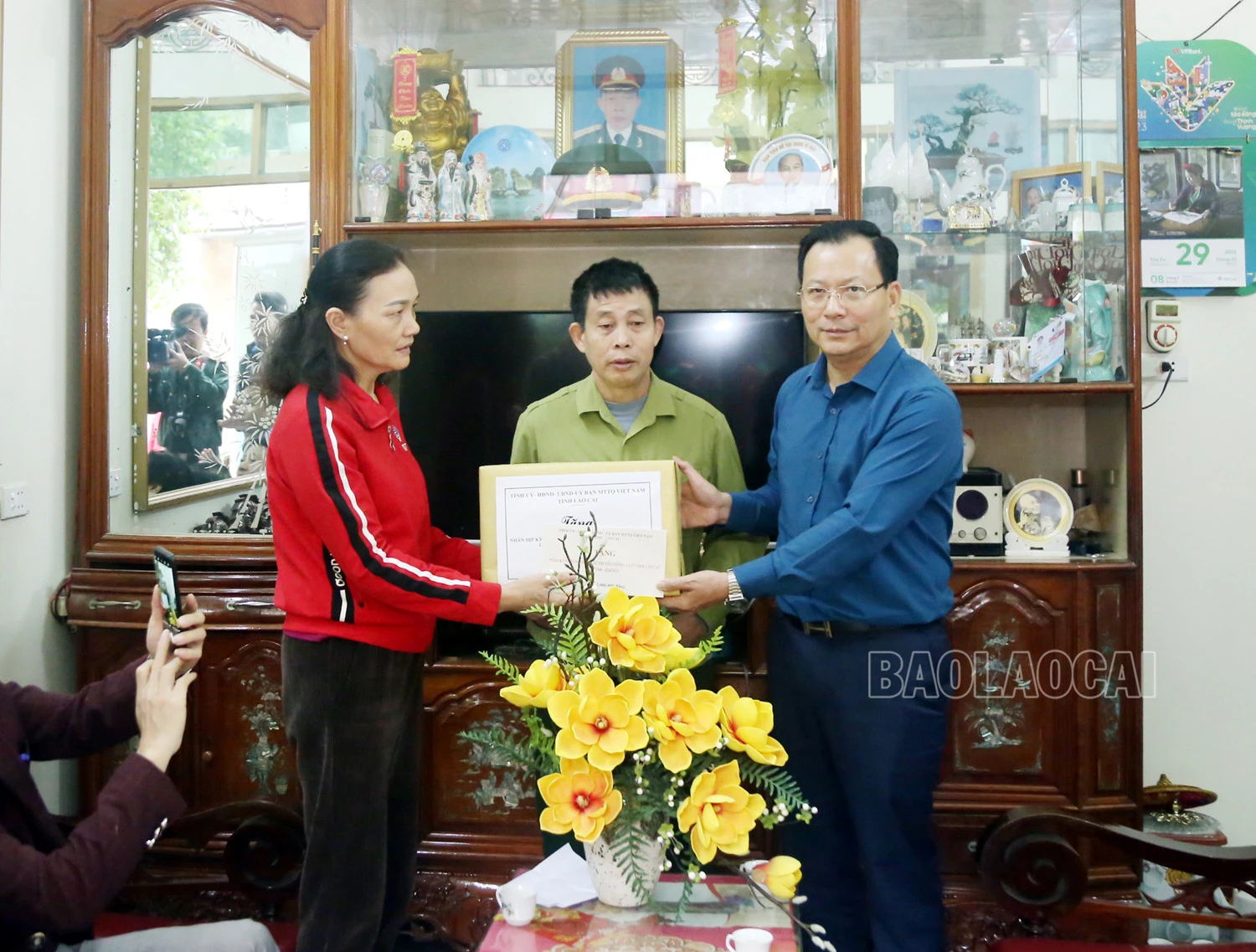 Các đồng chí lãnh đạo tỉnh thăm, tặng quà gia đình quân nhân, cựu quân nhân và người có công tại một số địa phương ảnh 8