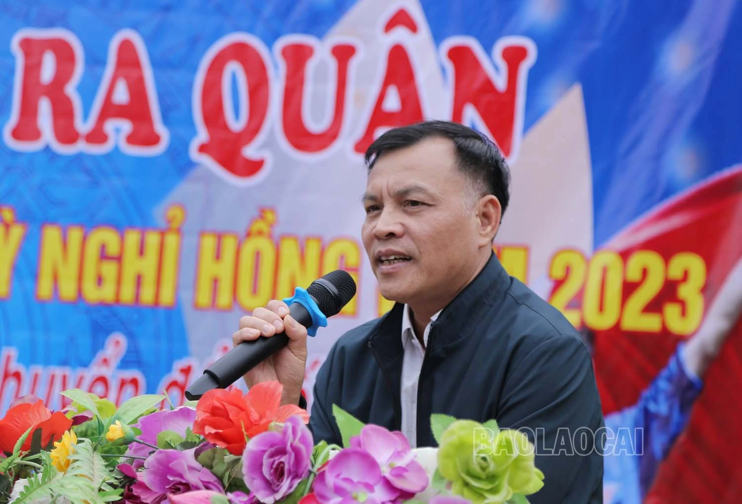 Phó Tổng biên tập Báo Lào Cai Nguyễn Đức Hoàng phát biểu tại chương trình.