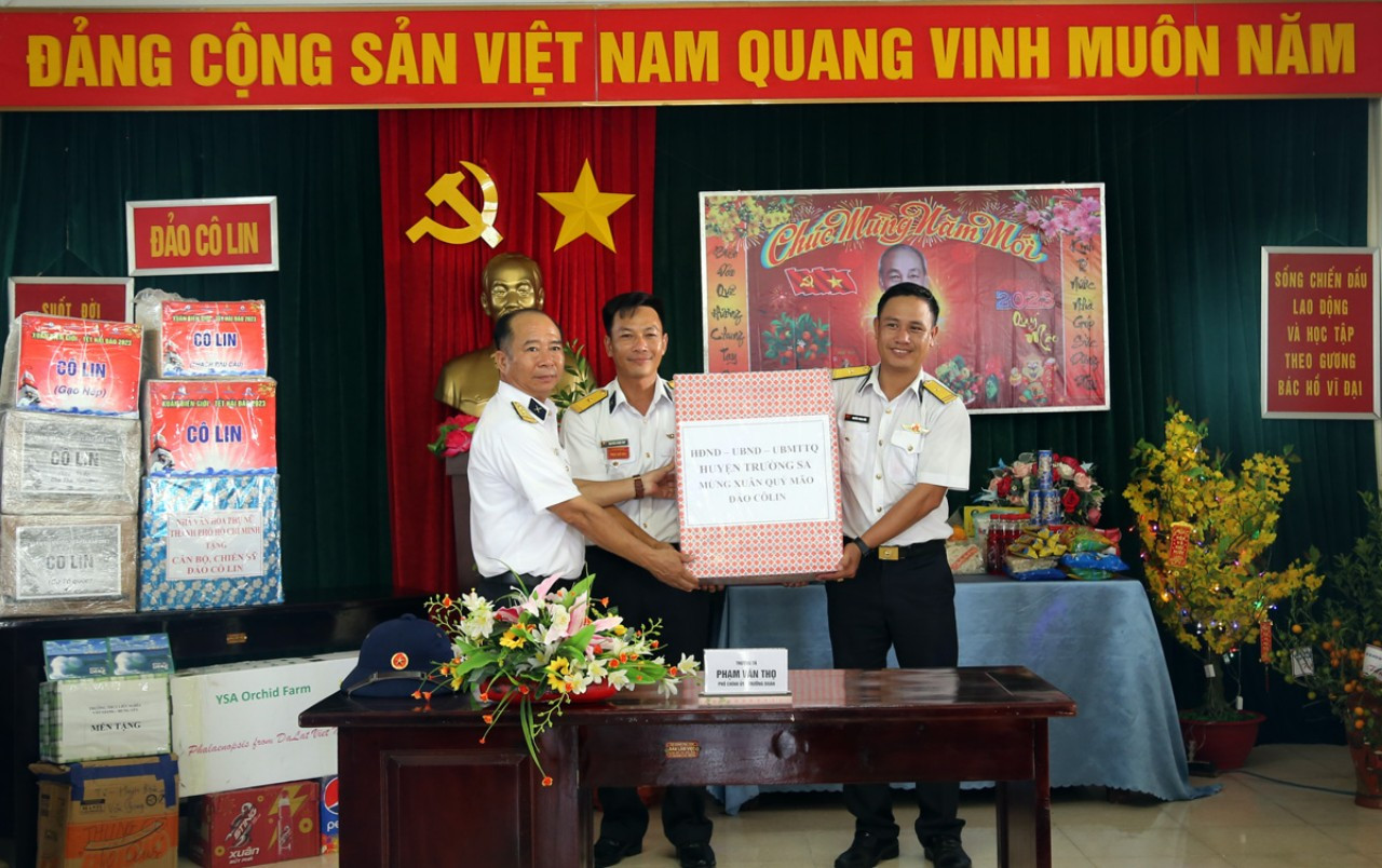 Đón Tết sớm ở tuyến đảo tiền tiêu Cô Lin - Len Đao ảnh 4 Đón Tết sớm ở tuyến đảo tiền tiêu Cô Lin - Len Đao ảnh 4