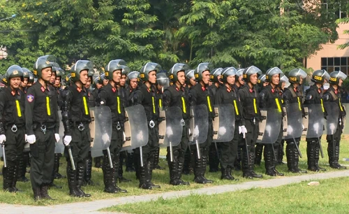 Lực lượng Tiểu đoàn CSCĐ số 4 sẵn sàng chiến đấu. Lực lượng Tiểu đoàn CSCĐ số 4 sẵn sàng chiến đấu.