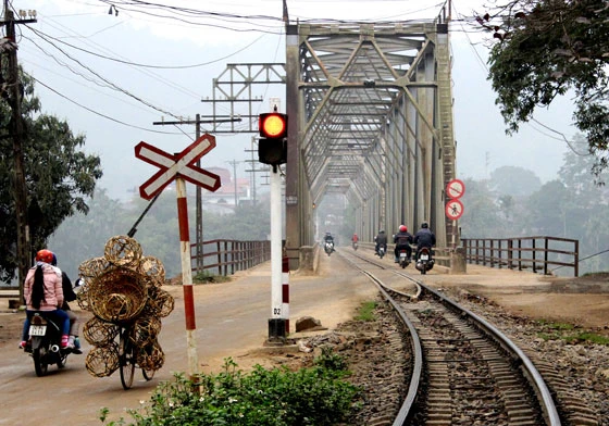 Công trình hoàn thành sẽ chấm dứt việc các phương tiện phải đi chung với cầu đường sắt.