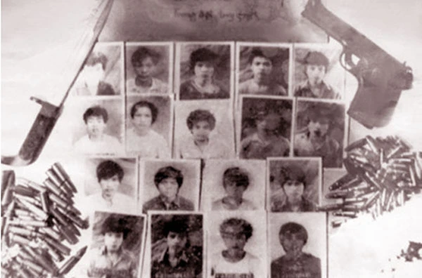 Các đối tượng và tang vật thu giữ trong băng cướp do Hiền “đầu bạc” cầm đầu.