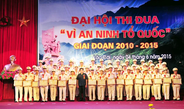 Tuyên dương các điển hình tiên tiến phong trào thi đua "Vì an ninh Tổ quốc" trong lực lượng Công an tỉnh Lào Cai.