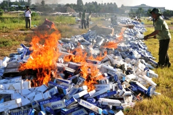 Chi cục Quản lý thị trường tỉnh An Giang tổ chức tiêu hủy hơn 500 nghìn bao thuốc lá lậu, chủ yếu là Jet và Hero.