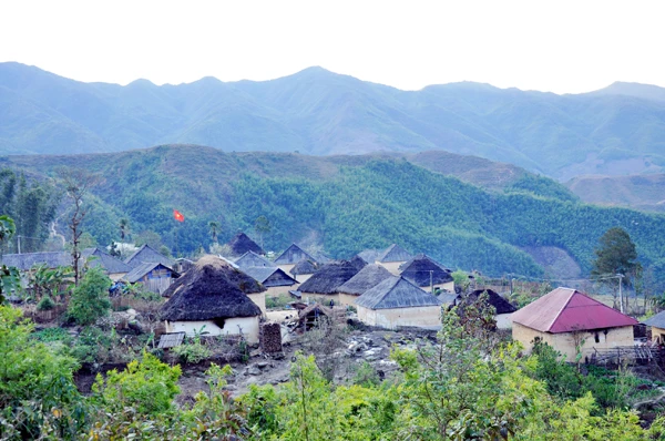 Bản “nhà nấm” Kin Chu Phìn giữa đại ngàn.