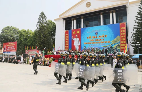 Diễu hành biểu dương lực lượng. Biểu diễn võ thuật. Những tuyệt kỹ thể hiện sức mạnh của lực lượng CSCĐ. Lao qua vòng lửa. Diễn tập phòng, chống khủng bố. Diễu hành biểu dương lực lượng. Biểu diễn võ thuật. Những tuyệt kỹ thể hiện sức mạnh của lực lượng CSCĐ. Lao qua vòng lửa. Diễn tập phòng, chống khủng bố.