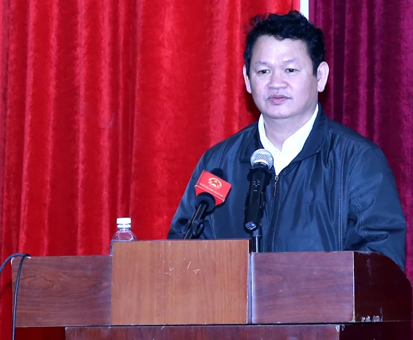 Đồng chí Nguyễn Văn Vịnh, Ủy viên Trung ương Đảng, Bí thư Tỉnh ủy, Chủ tịch HĐND tỉnh phát biểu tại buổi làm việc.