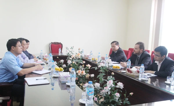 Quang cảnh buổi làm việc.