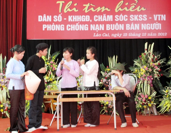 Một tiết mục do học sinh dàn dựng có nội dung về giáo dục giới tính.