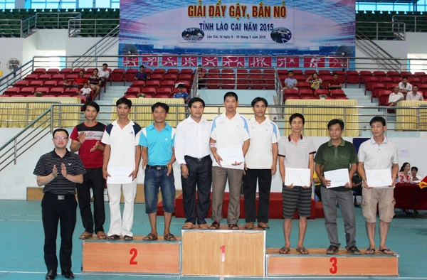 Câu lạc bộ bắn nỏ xã Xuân Thượng (Bảo Yên) đạt thành tích cao tại Giải đẩy gậy - bắn nỏ năm 2015.