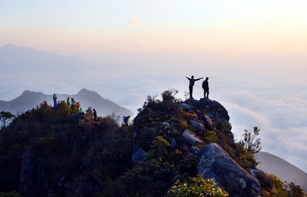 Cảm xúc dâng tràn khi chinh phục đỉnh núi Bạch Mộc Lương Tử. Cảm xúc dâng tràn khi chinh phục đỉnh núi Bạch Mộc Lương Tử.