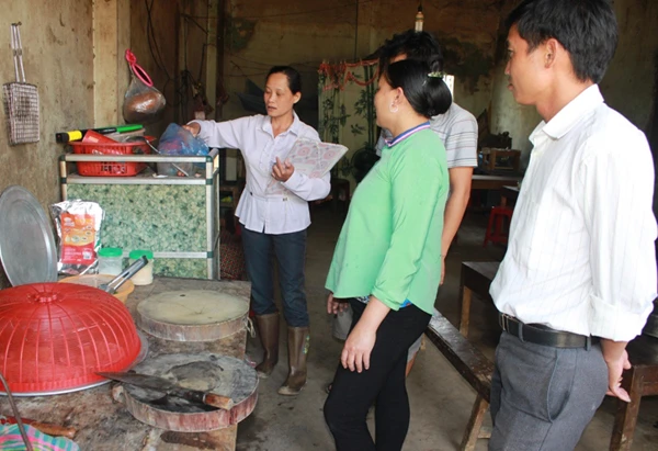 Kiểm tra cơ sở chế biến thực phẩm tại xã Cán Cấu, huyện Si Ma Cai.