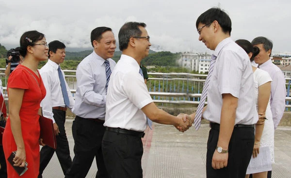 Lãnh đạo Ban Ngoại vụ tỉnh Vân Nam đón Đoàn đại biểu tỉnh Lào Cai do đồng chí Đặng Xuân Thanh, Phó Chủ tịch Ủy ban nhân dân tỉnh làm Trưởng đoàn thăm và làm việc tại tỉnh Vân Nam (Trung Quốc).