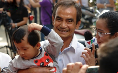 Ông Huỳnh Văn Nén trong ngày được xin lỗi công khai.