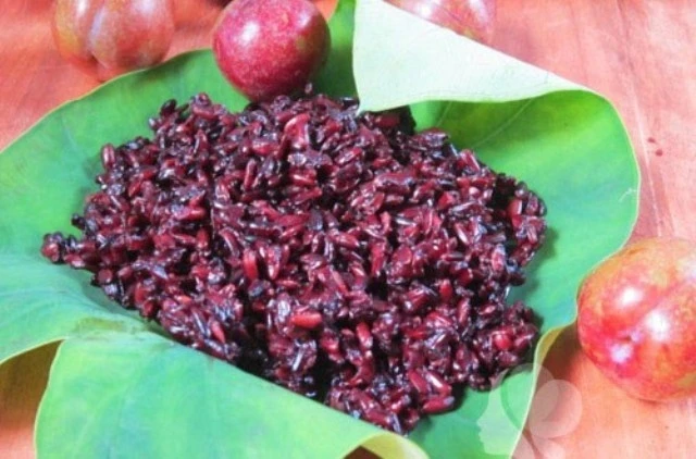 Rượu nếp là món ăn phổ biến trong ngày Tết Đoan Ngọ Rượu nếp là món ăn phổ biến trong ngày Tết Đoan Ngọ