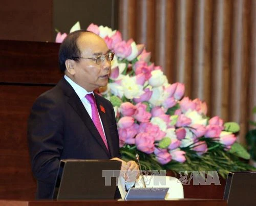 Phó Thủ tướng Nguyễn Xuân Phúc trả lời chất vấn các đại biểu Quốc hội.