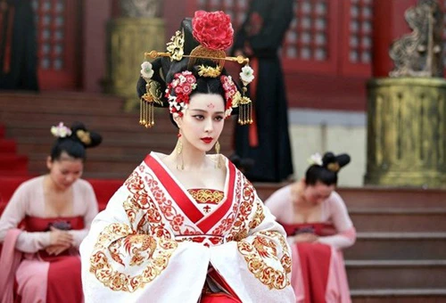 Một cảnh phim "Võ Tắc Thiên" trên Internet.