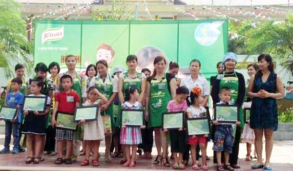Ban Tổ chức và chuyên gia dinh dưỡng thẩm định các món ăn của các gia đình. Trao thưởng cho các gia đình xuất sắc tại cuộc thi.