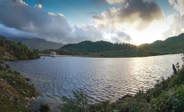 Hồ Thác Bạc điểm đến hấp dẫn giới trẻ ảnh 2