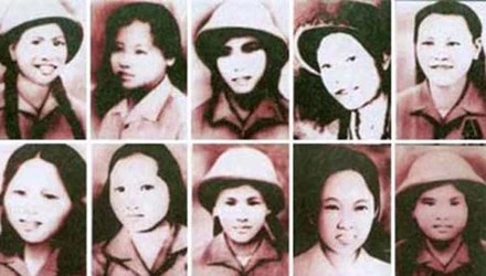Di ảnh 10 nữ anh hùng Ngã ba Đồng Lộc.