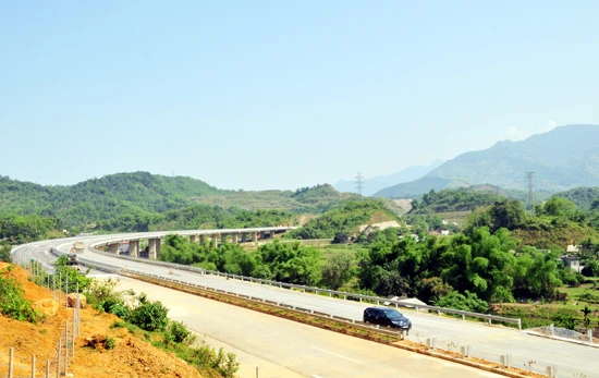 Các phương tiện đi từ Lào Cai về Hà Nội sẽ xuống nút giao IC14, huyện Văn Yên.