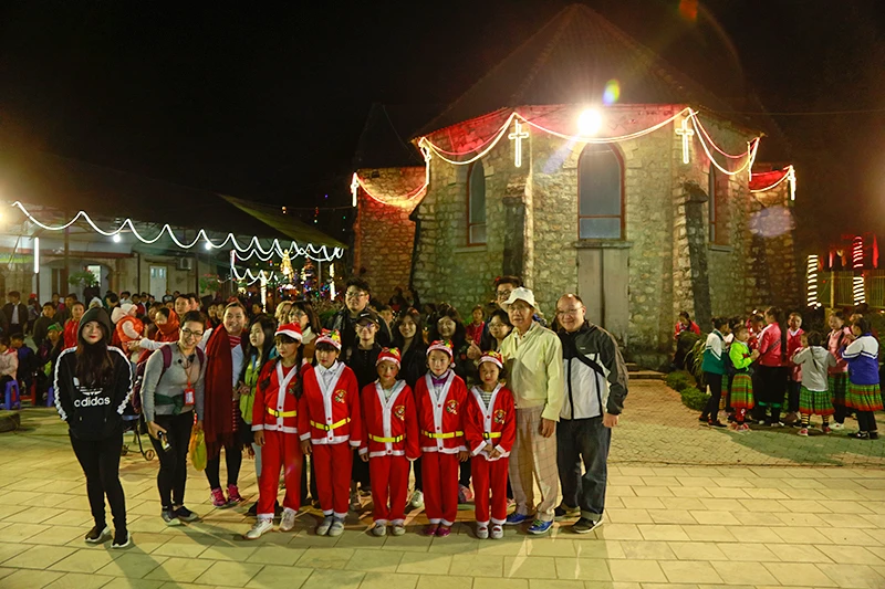 Lào Cai: Tưng bừng đêm Giáng sinh ảnh 1