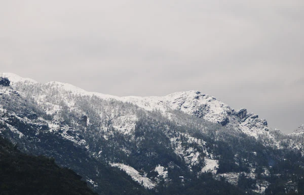 Núi Hàm Rồng tuyết phủ Núi Hàm Rồng tuyết phủ