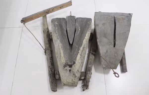 Độc đáo bộ khuôn đúc lưỡi cày của người Mông ảnh 1