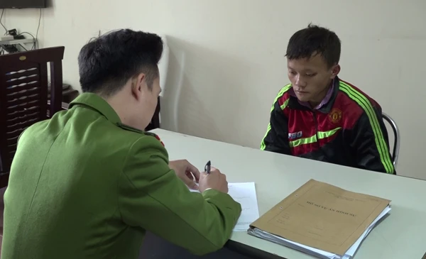 Đối tượng Giàng A Tếnh tại cơ quan công an.