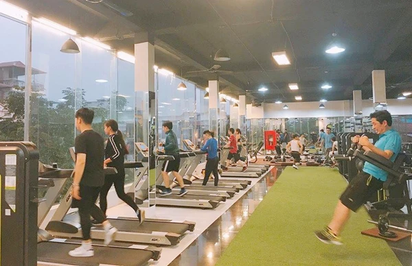 Phòng tập gym trên địa bàn thành phố Lào Cai thu hút nhiều người trung tuổi đến tập. Phòng tập gym trên địa bàn thành phố Lào Cai thu hút nhiều người trung tuổi đến tập.