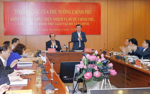 Quang cảnh buổi làm việc.