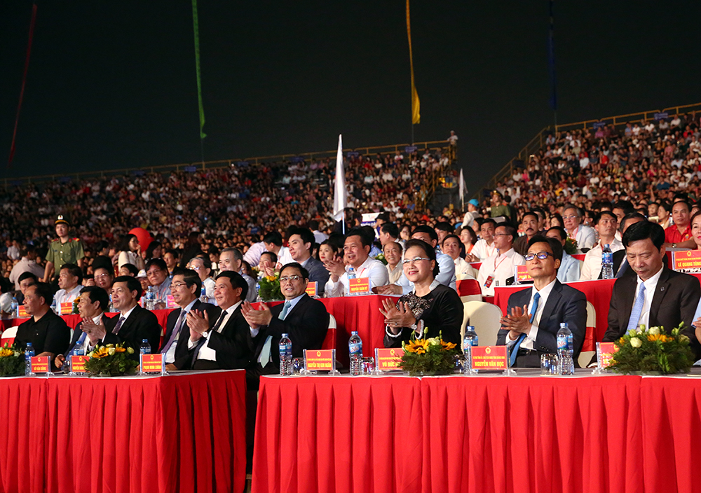 Lãnh đạo Đảng, Nhà nước dự lễ khai mạc Năm Du lịch quốc gia 2018. Lãnh đạo Đảng, Nhà nước dự lễ khai mạc Năm Du lịch quốc gia 2018.