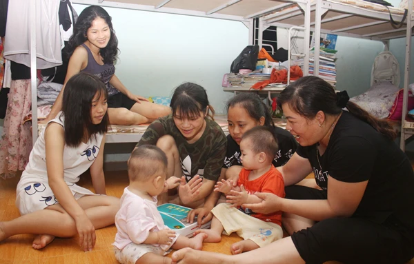 Niềm vui của các bé thơ.