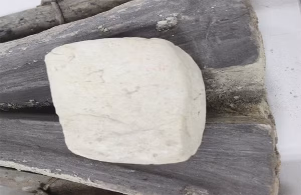 Độc đáo bộ khuôn đúc lưỡi cày của người Mông ảnh 2