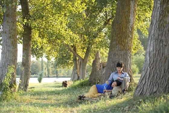 Một cảnh trong phim Tình khúc Bạch Dương. Một cảnh trong phim Tình khúc Bạch Dương.